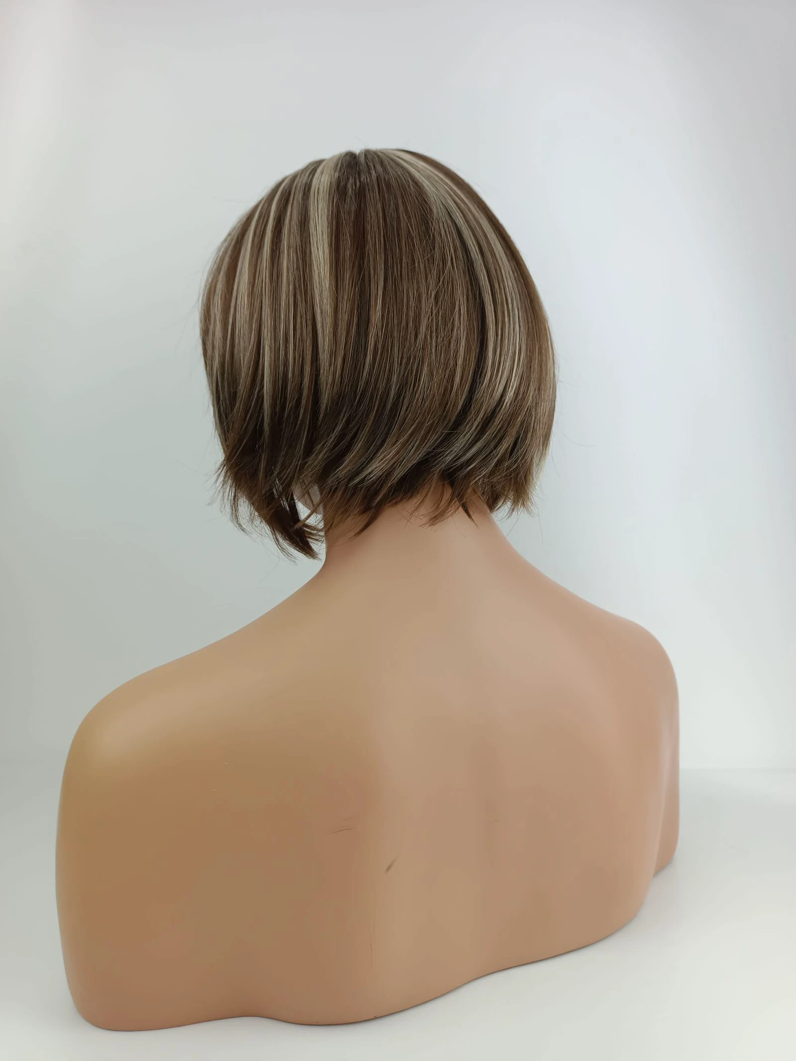 Mannequin head with wig – photo 3